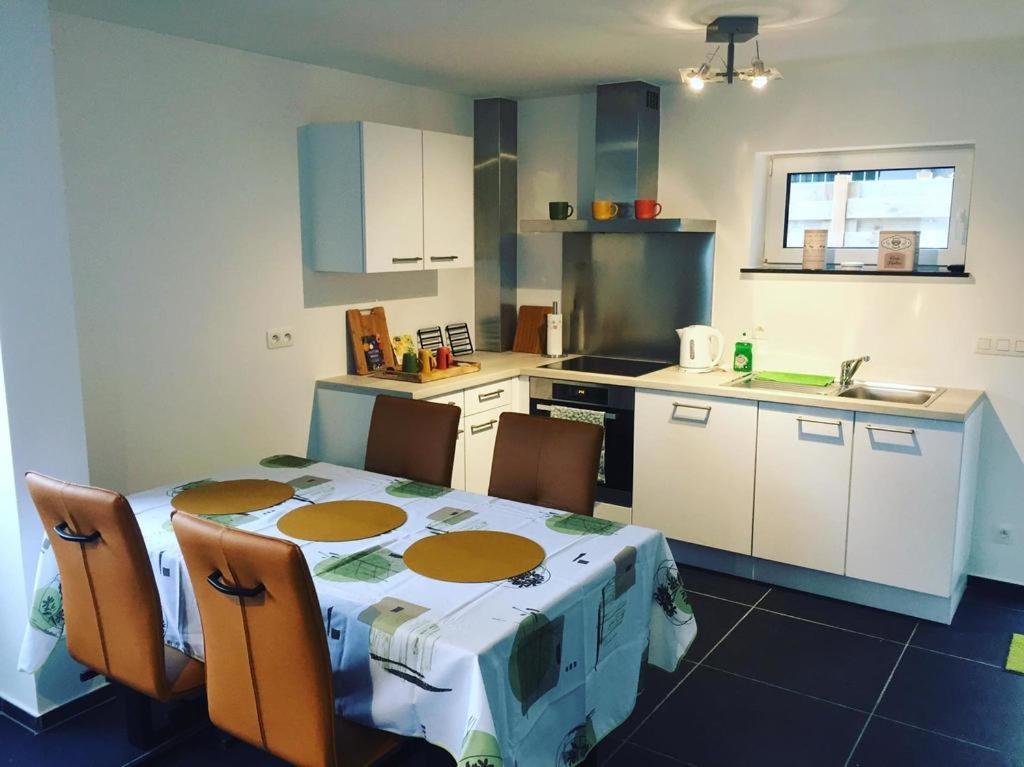 Appartement Duplex Pour 3-4 Personnes A Ciney Eksteriør bilde