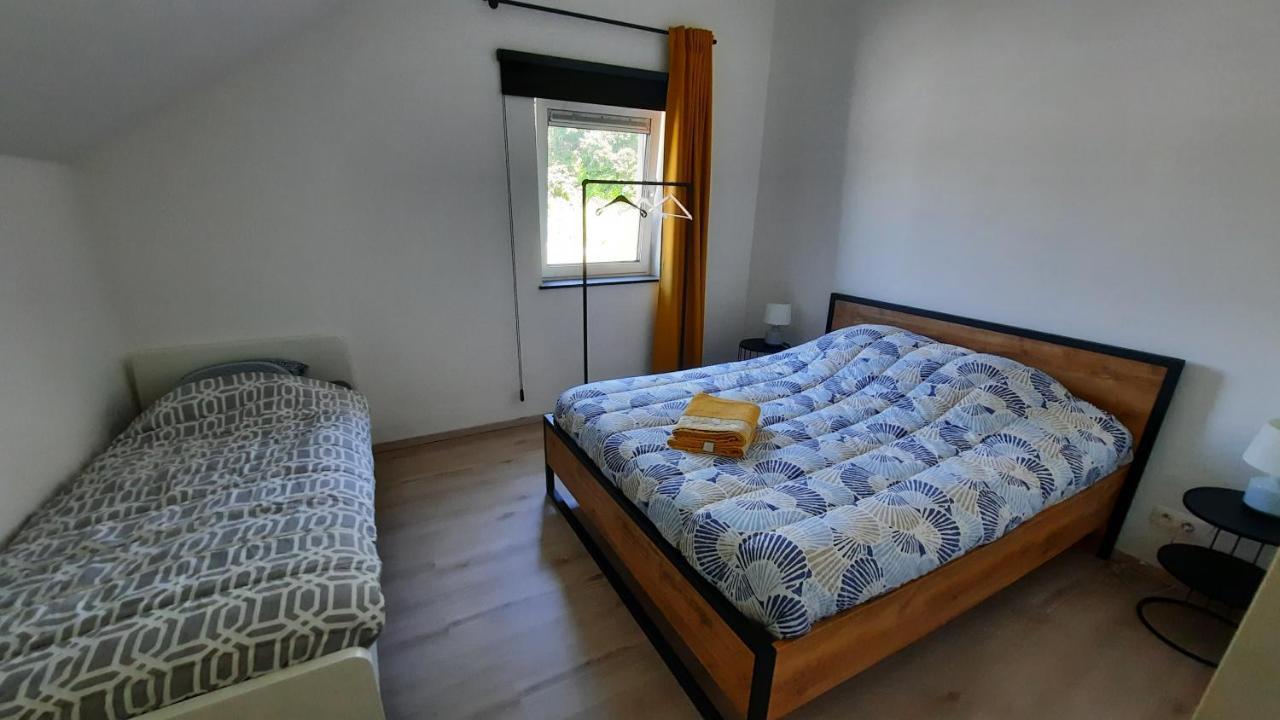 Appartement Duplex Pour 3-4 Personnes A Ciney Eksteriør bilde