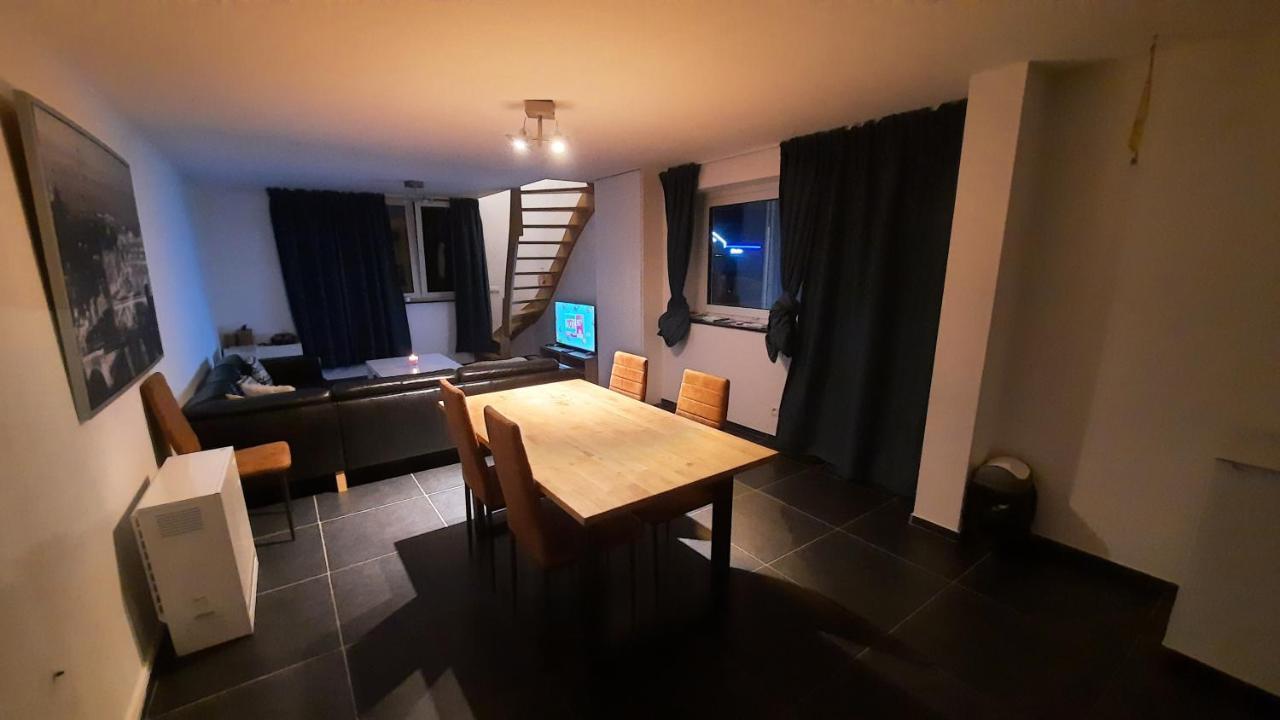Appartement Duplex Pour 3-4 Personnes A Ciney Eksteriør bilde